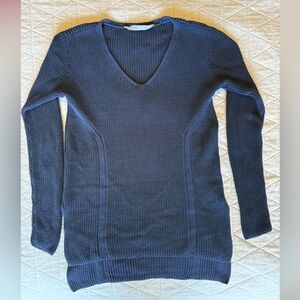 Athleta high line knit v-neck sweater. Size Small.